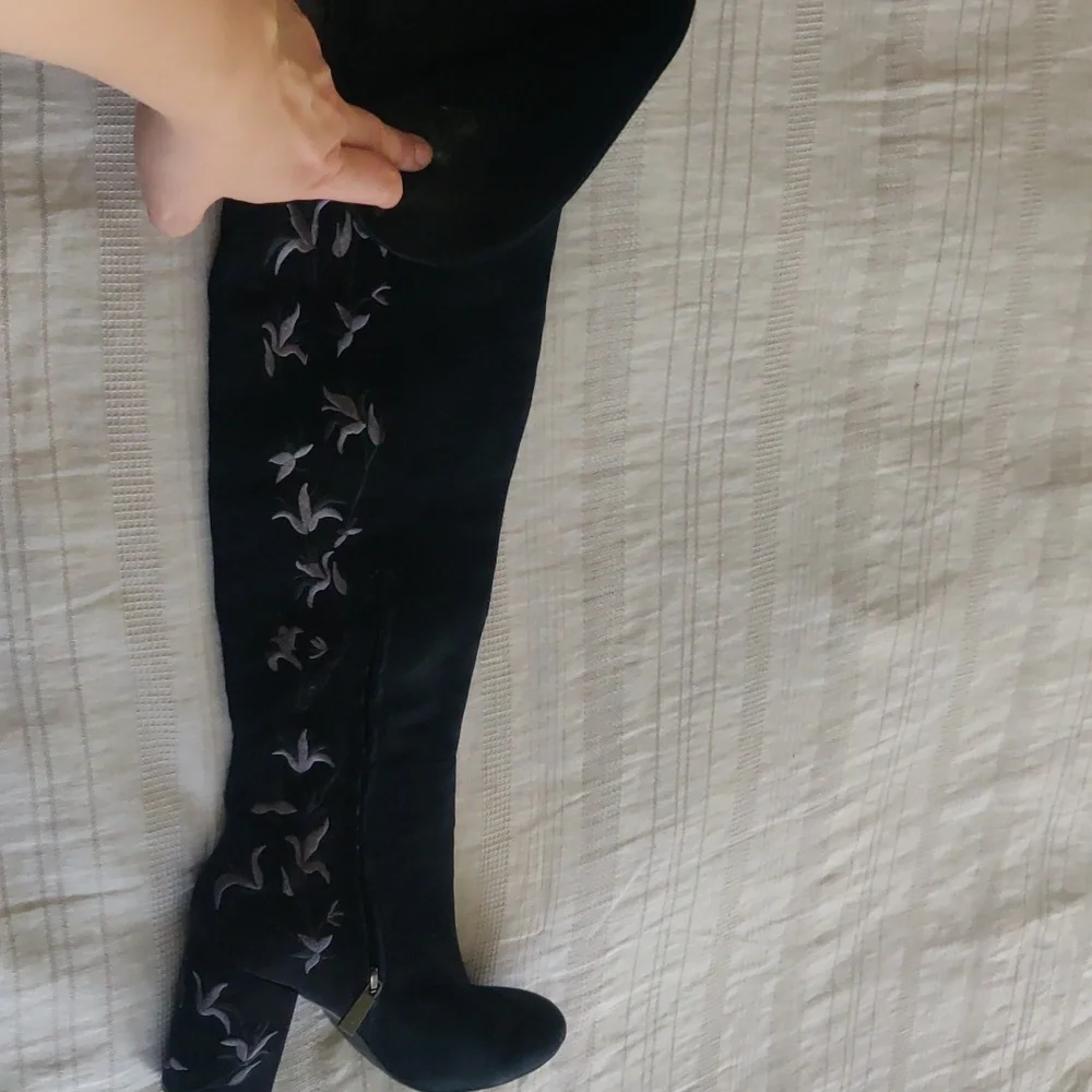 Kenneth Cole Claire Over-the-Knee Floral Embroidered Black Suede Boots Sz 6.5